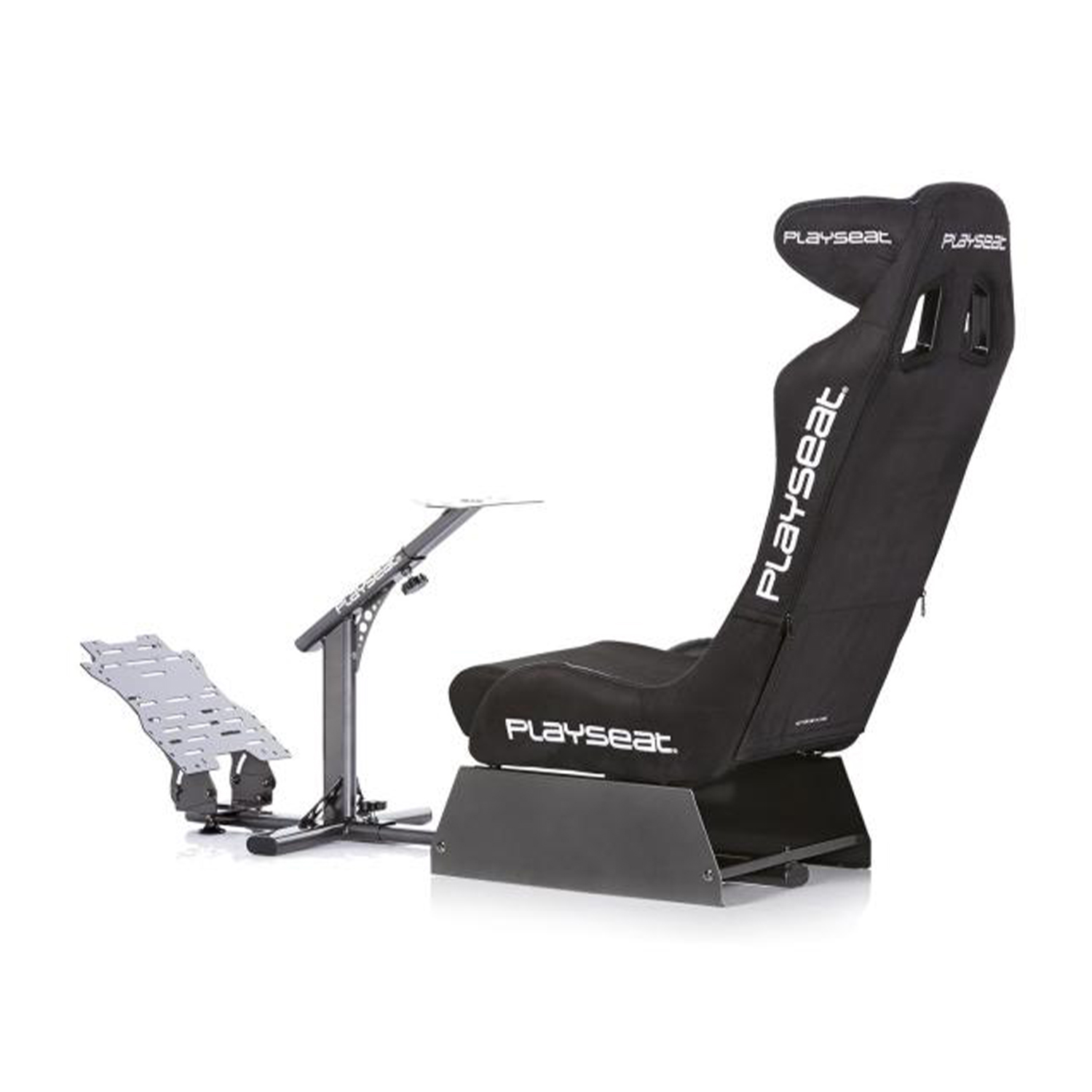 Sedia da gaming con seduta e telaio neri. Tavolino e piattaforma accanto. Sfondo bianco.