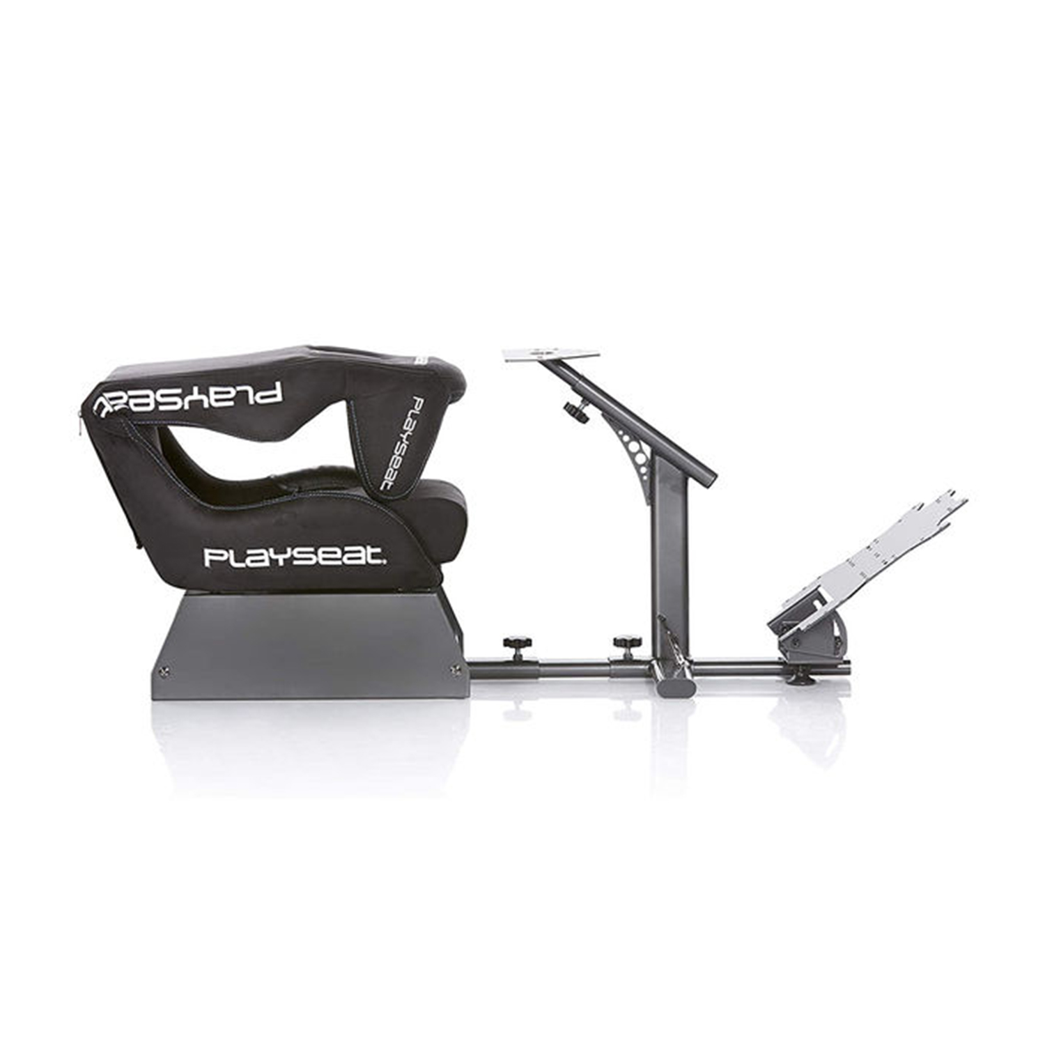 Un sedile da corsa e pedali, con il logo 'Playseat', su sfondo bianco.