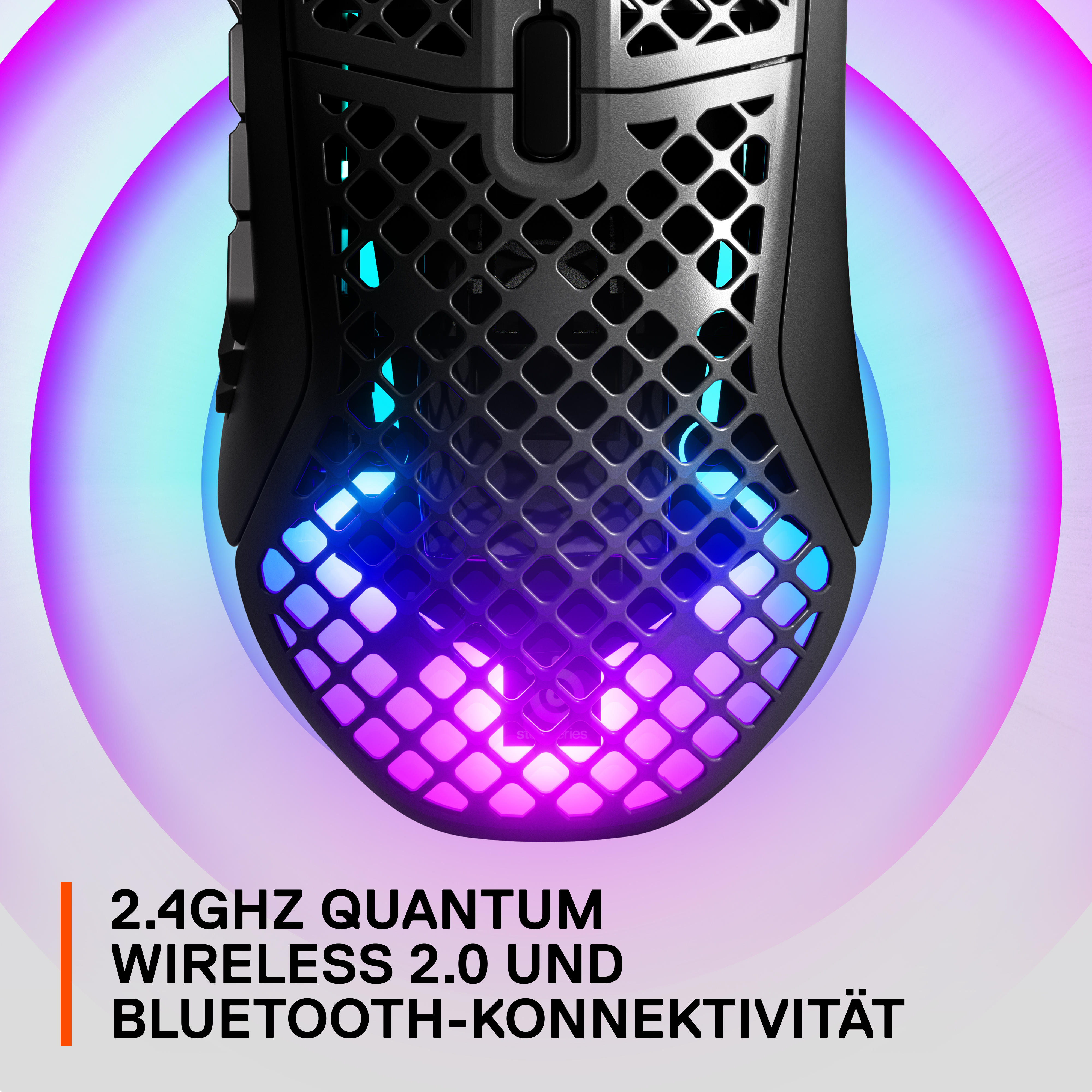 Nahaufnahme einer Gaming-Maus mit RGB-Beleuchtung. Text: 2,4 GHz Quantum Wireless 2.0 und Bluetooth.