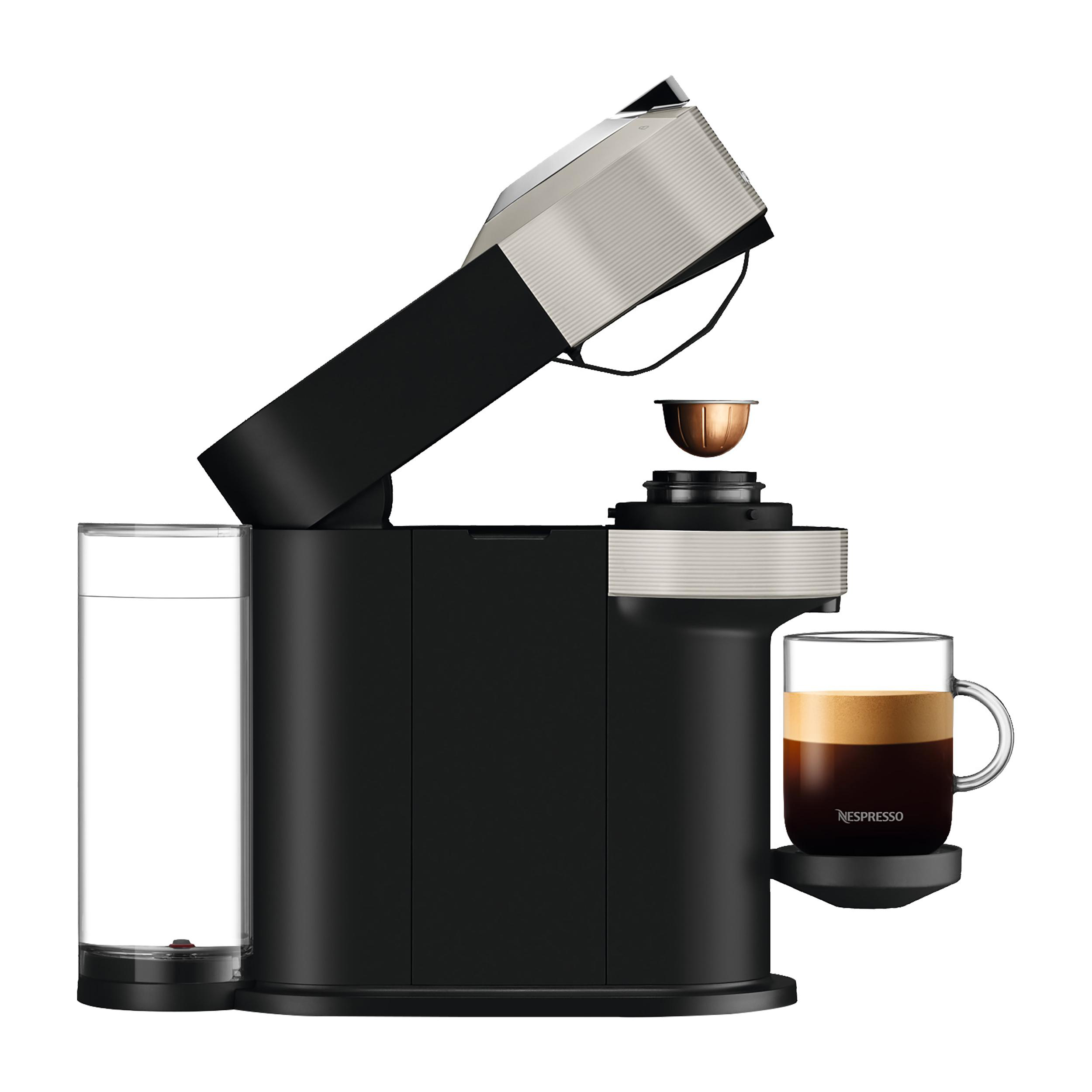 Nespresso Kaffeemaschine mit einer Tasse Kaffee. Eine Kapsel wird ausgegeben.