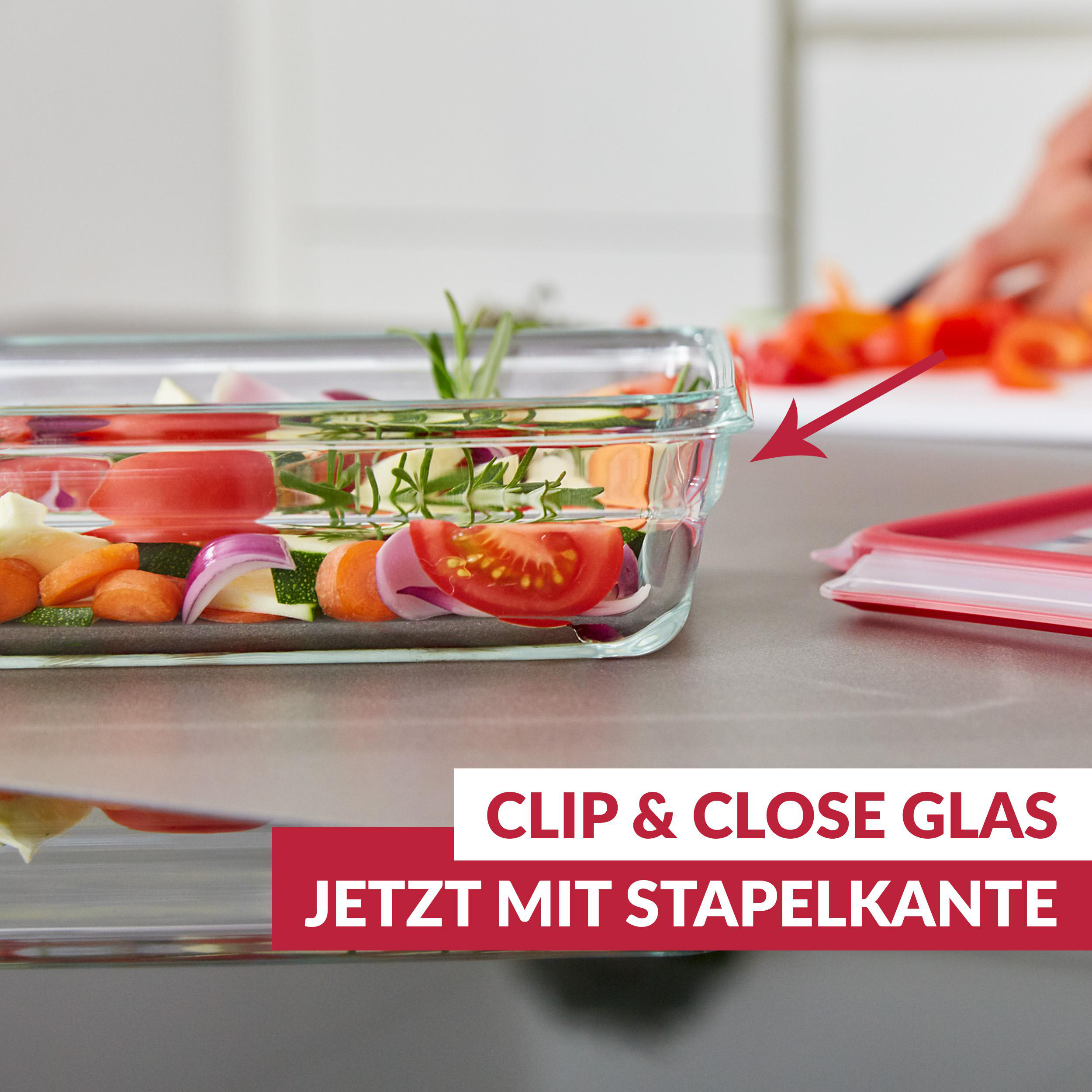 Glasbehälter mit Gemüse, Text 'CLIP & CLOSE GLAS' und ein Pfeil zu einem Deckel.