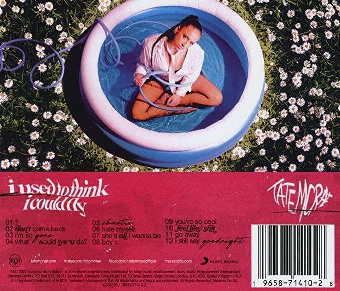 Albumcover: Tate McRae in einem Pool, mit Albumtitel und Trackliste.