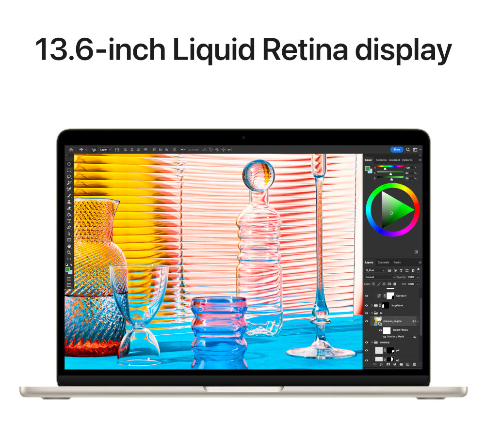 Ordinateur portable affichant des œuvres d'art sur une table. Le texte en haut indique : Écran Liquid Retina de 13,6 pouces.