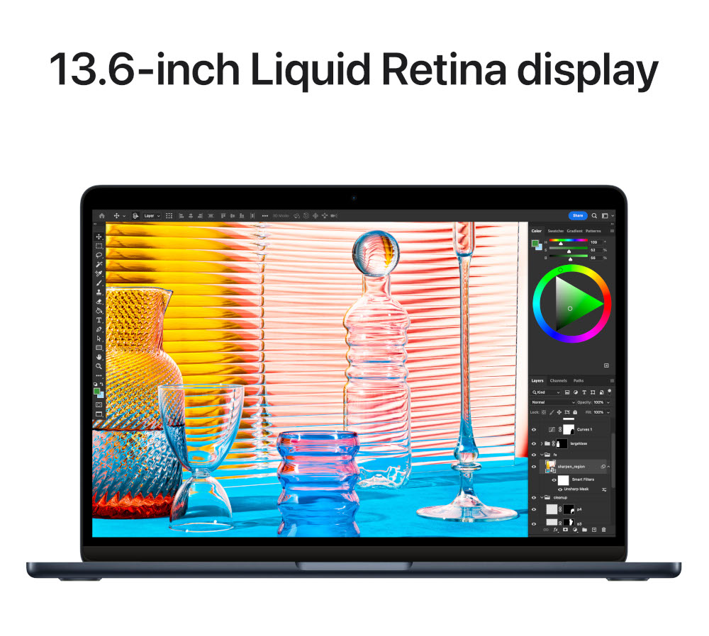 Een laptop toont een kleurrijke grafische ontwerpinterface. Het heeft een 13,6-inch Liquid Retina-scherm.