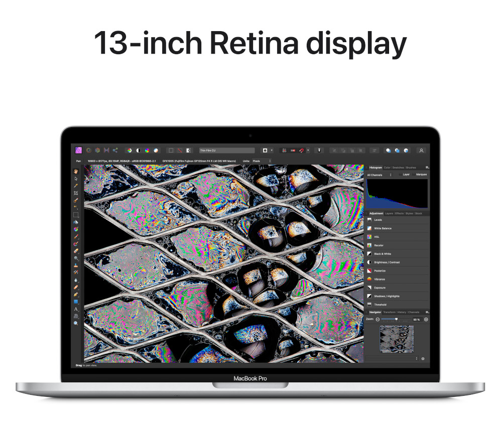 MacBook Pro met bewerkingssoftware op het scherm.
