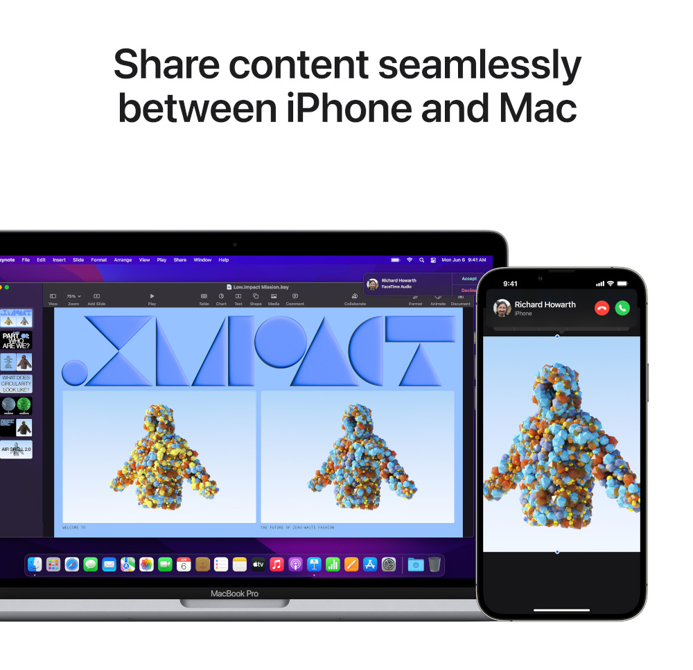 Een MacBook Pro en een iPhone tonen een presentatie met 3D-figuren. De iPhone toont een FaceTime-gesprek.