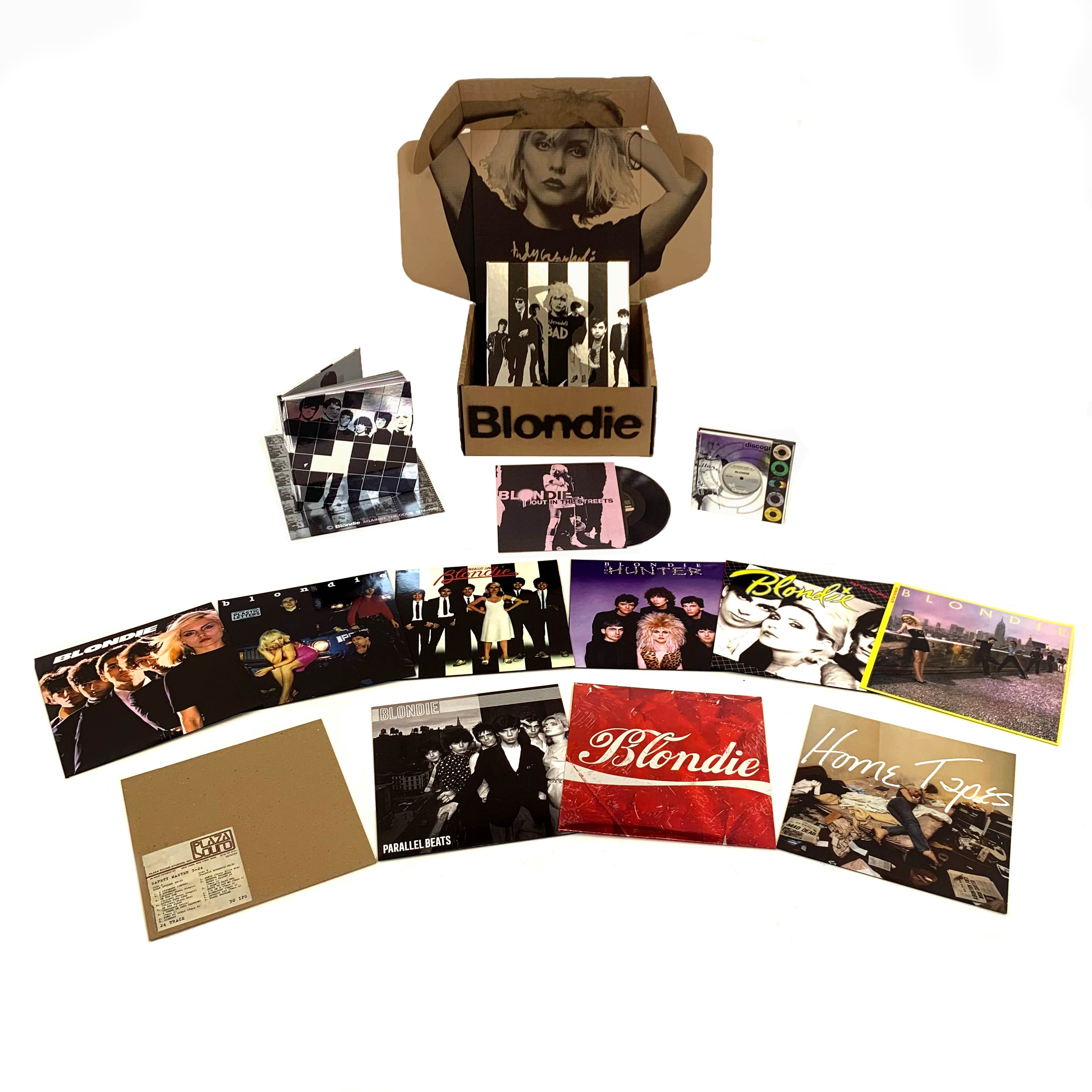 Eine Sammlung von Blondie-Albumcovern und Merchandise-Artikeln.