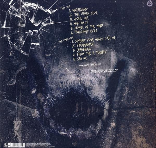 Albumcover mit Texten und einem verwitterten, strukturierten Hintergrund.