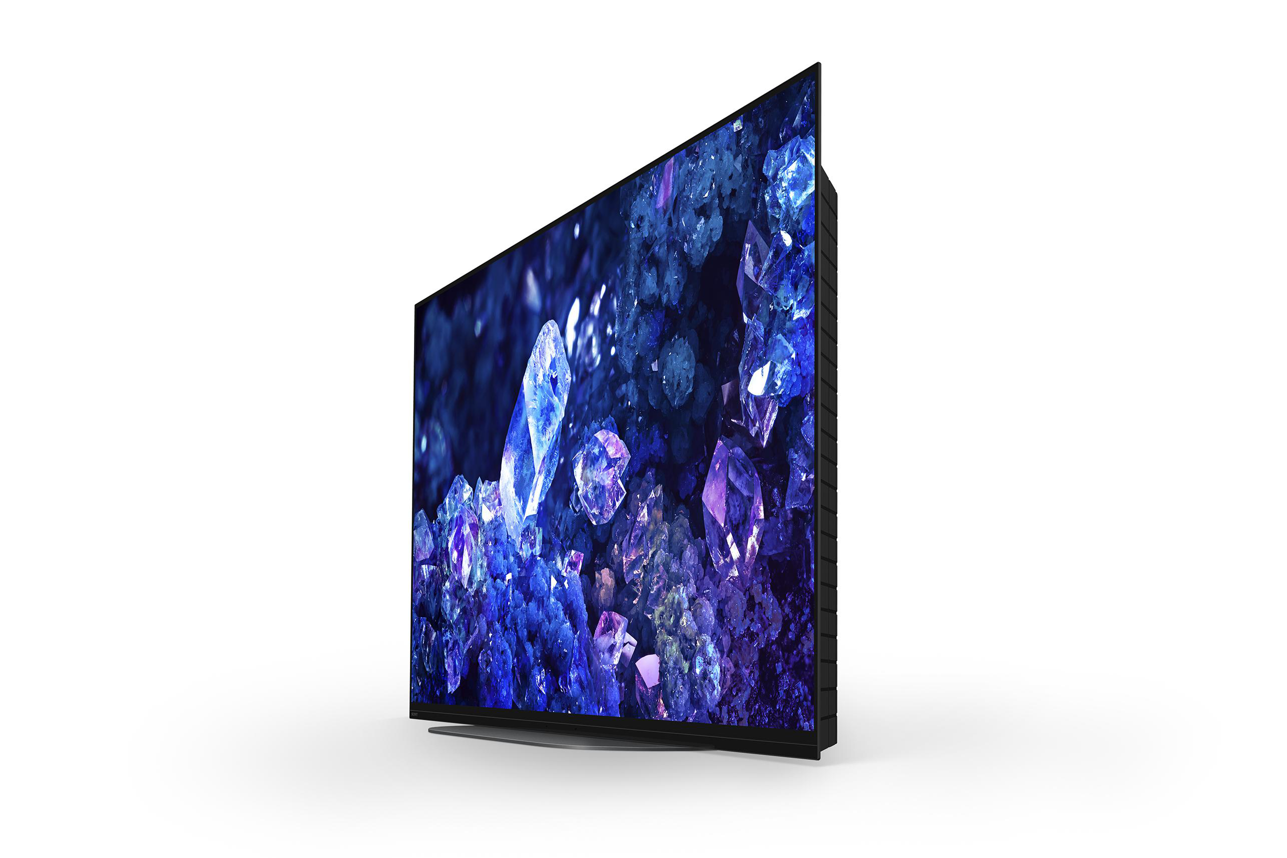 Schlanker, schwarzer Fernseher mit lebendigem, blau-violettem, kristallähnlichem Display, isoliert.