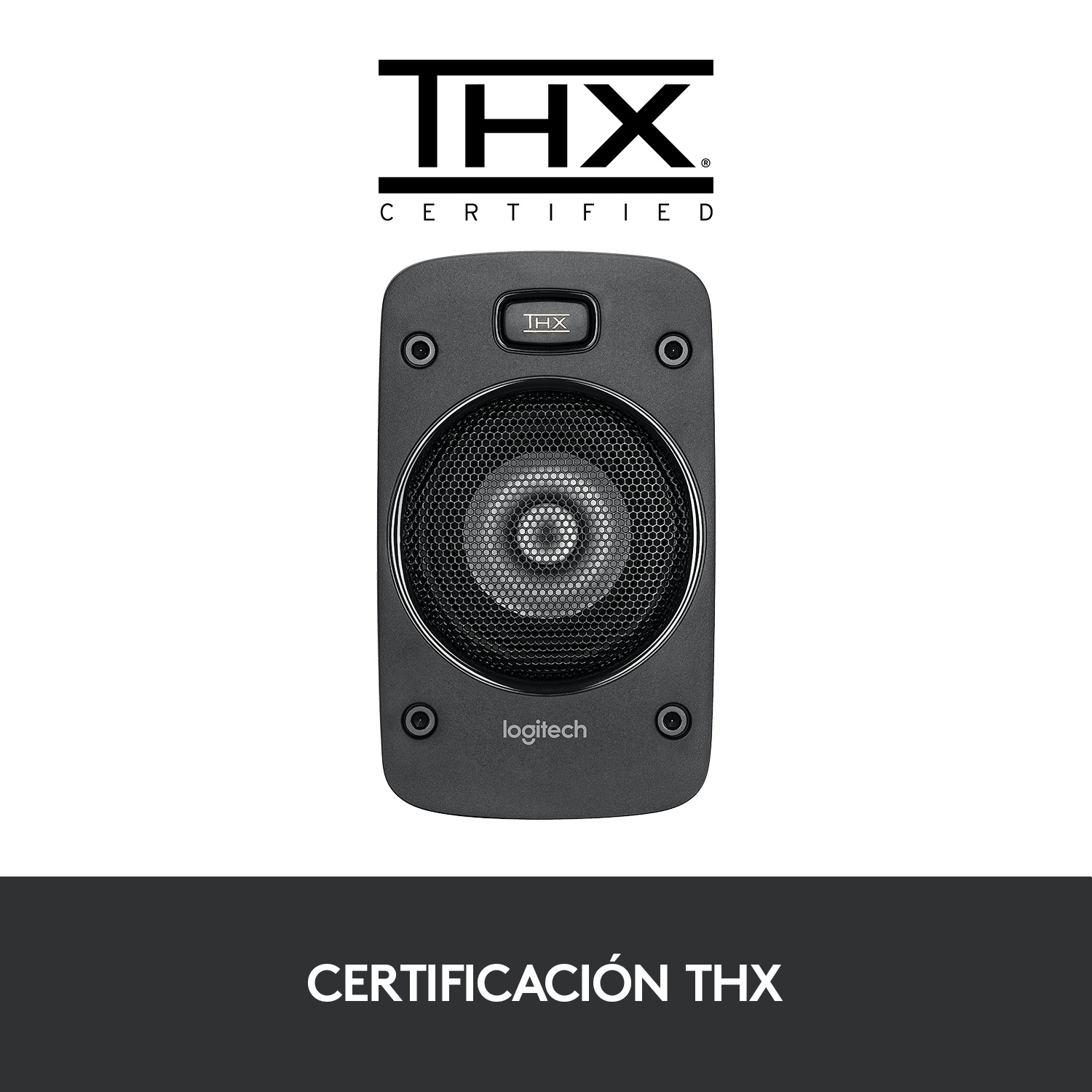 Un altavoz Logitech negro con etiqueta de certificación THX sobre un fondo blanco.