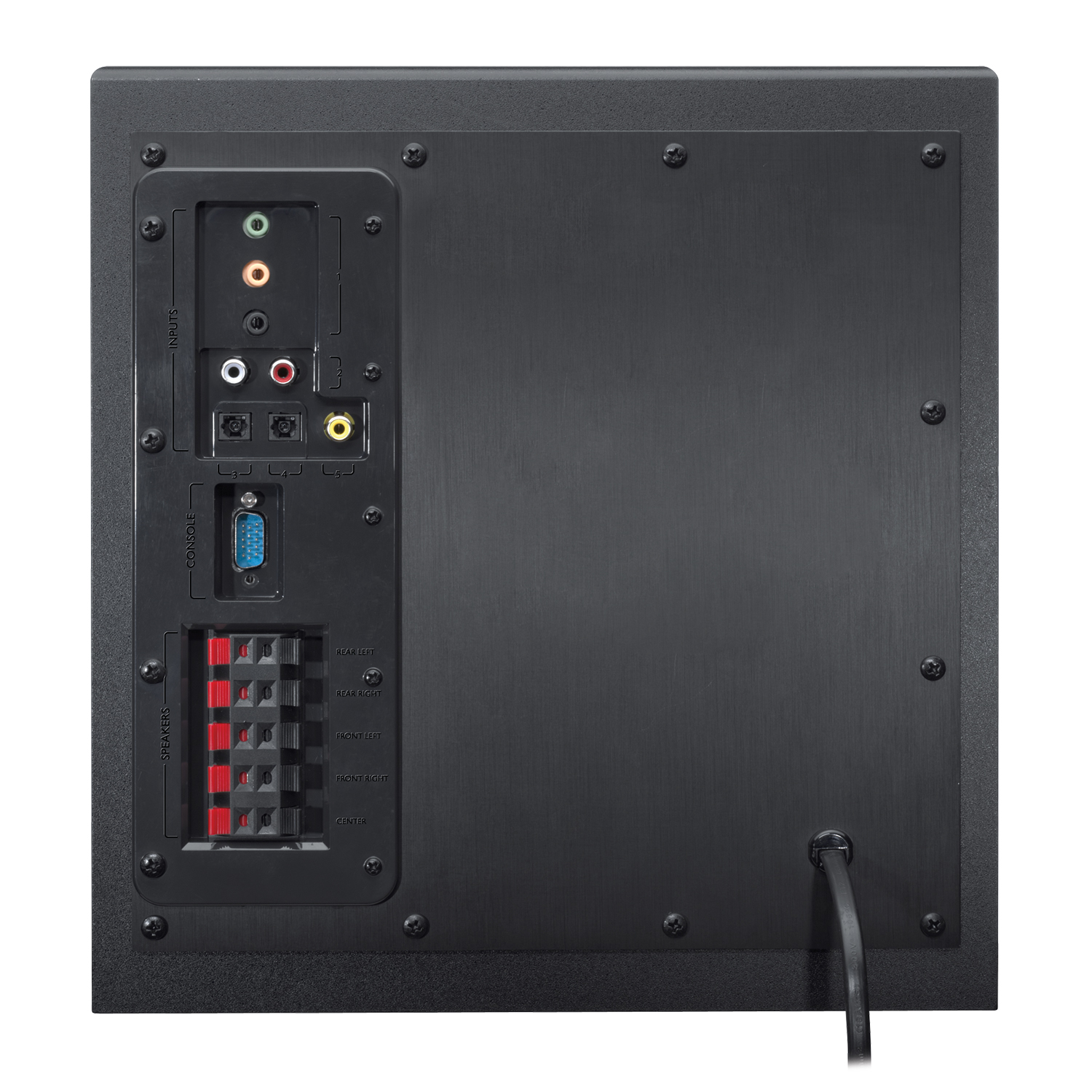 Panel trasero de un subwoofer negro. Tiene puertos de entrada y conectores de altavoz.