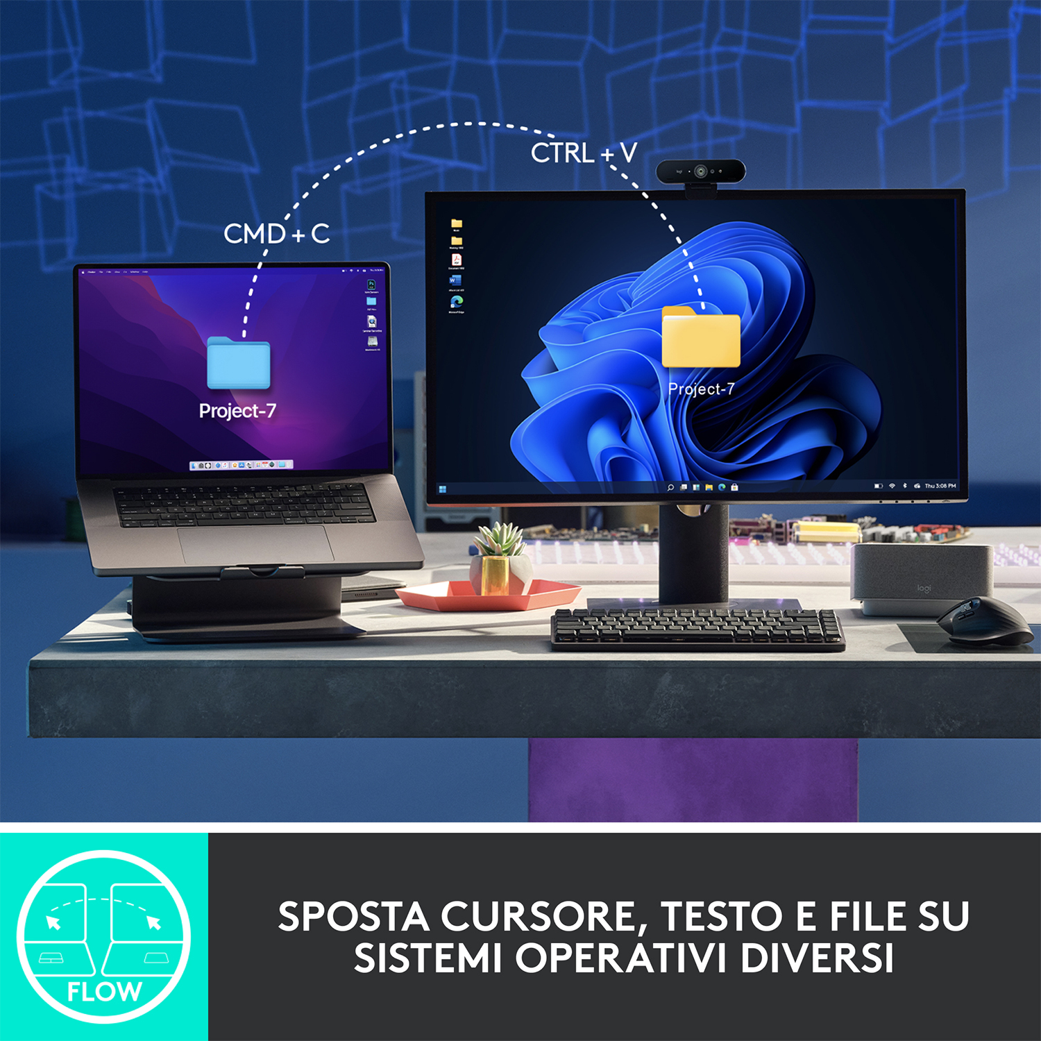 Configurazione laptop e monitor che mostra il trasferimento di file; laptop, schermo, tastiera e mouse sulla scrivania.