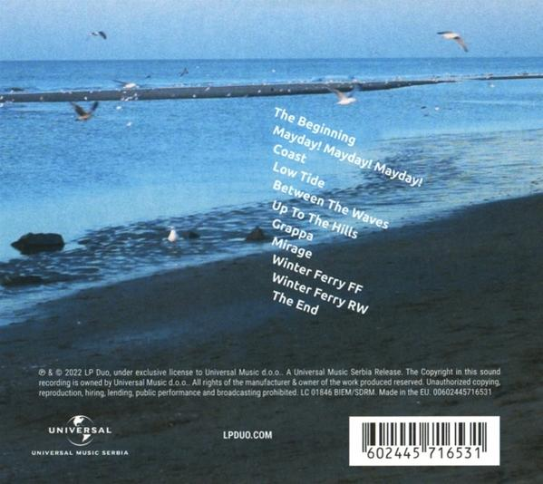 CD-Cover mit Songtiteln. Hintergrund zeigt Strand mit Wasser und Vögeln.
