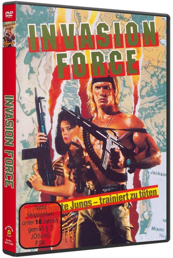 Filmplakat mit Mann und Frau mit Waffen, Titel: Invasion Force. Eine Karte ist im Hintergrund.