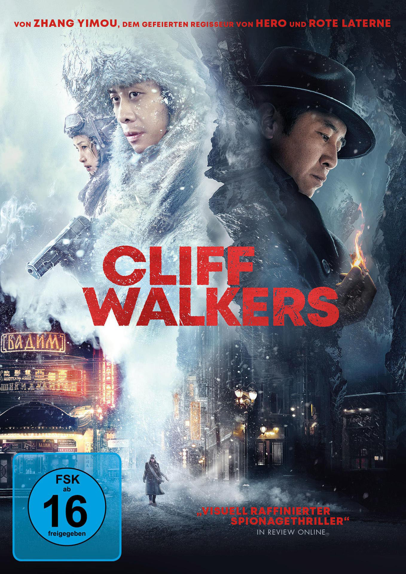Filmposter für 'Cliff Walkers'. Zeigt drei Personen im Schnee und eine Stadt im Hintergrund.