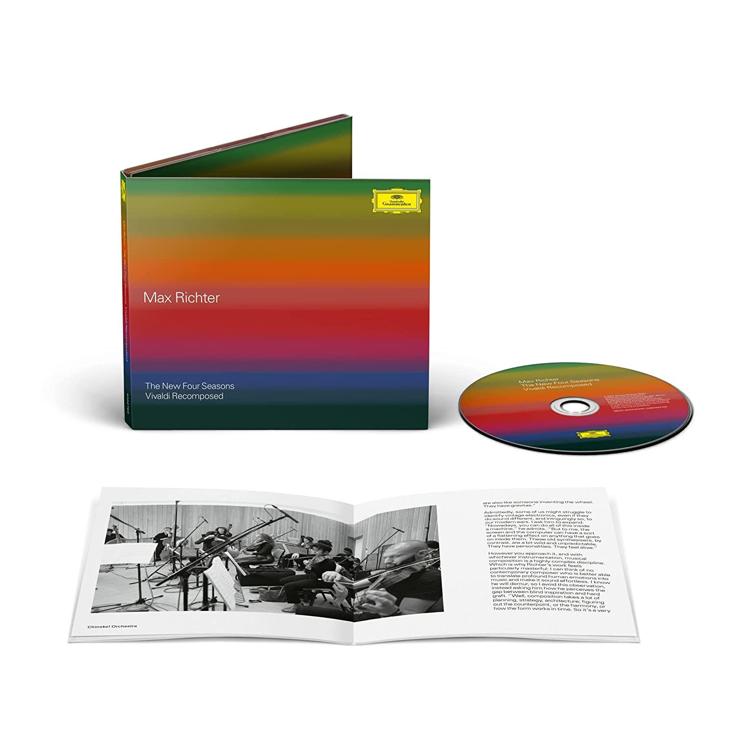 Das Albumcover und die CD von Max Richters "The New Four Seasons" mit einer Gruppe von Musikern.