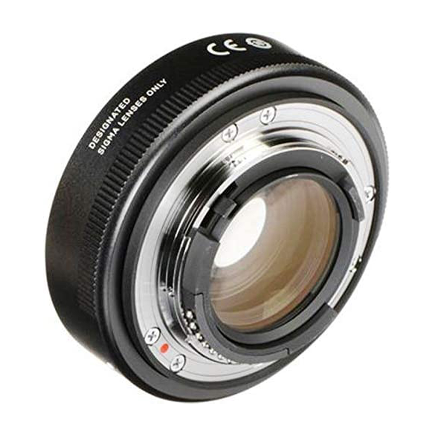 Un obiettivo nero per fotocamera con dettagli argentati e testo. L'obiettivo è angolato.