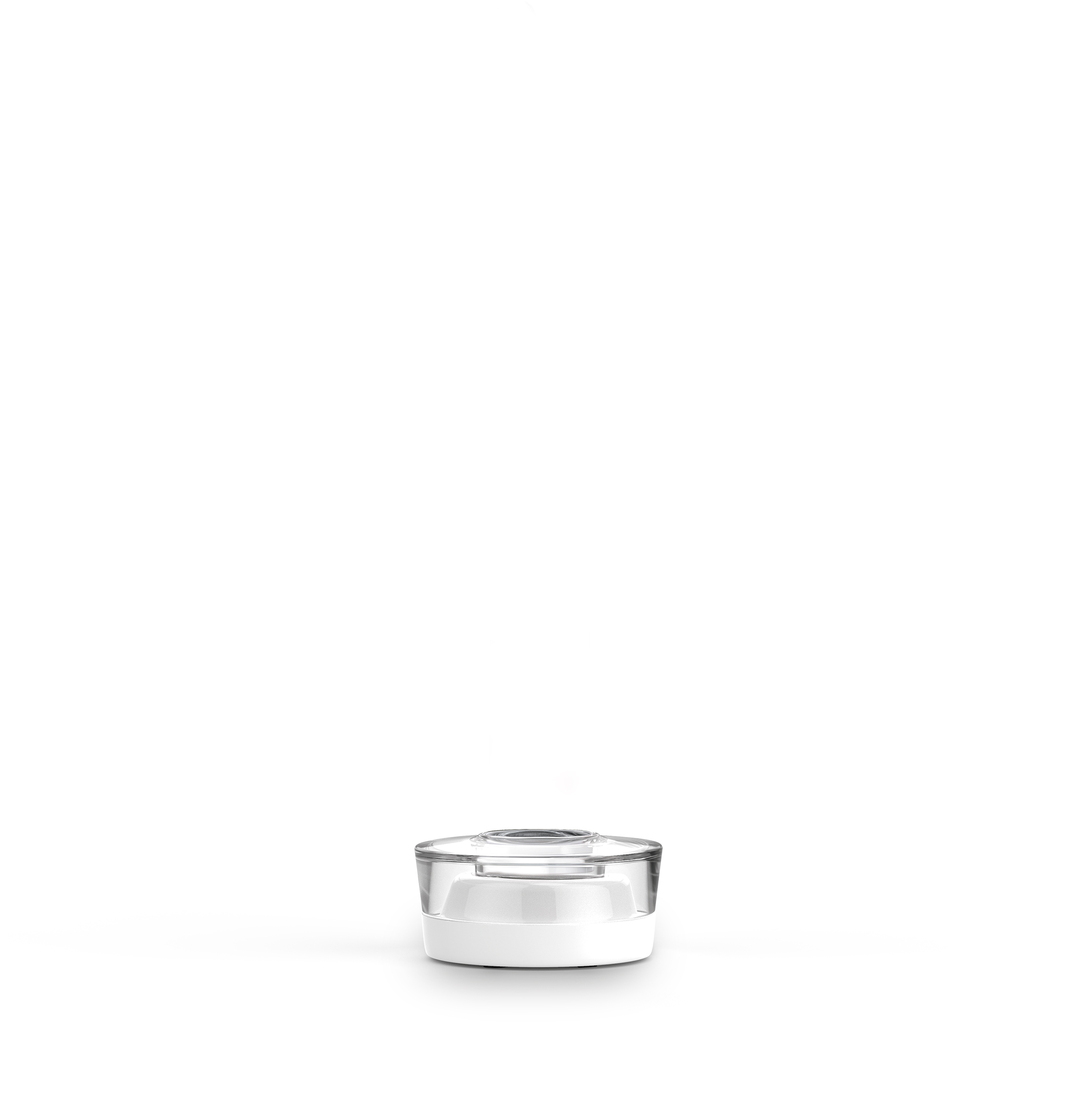 Récipient en verre blanc et transparent. Fond blanc.