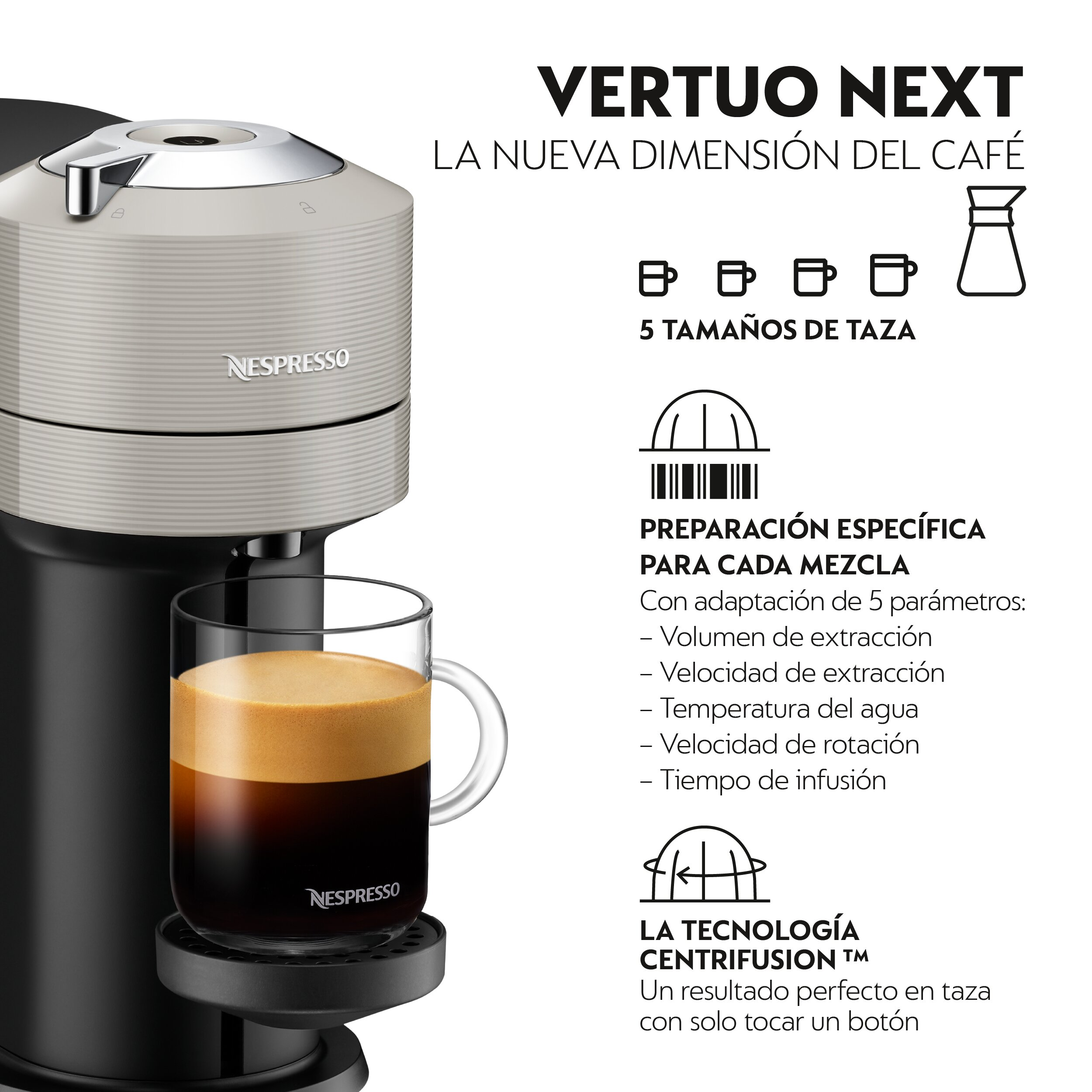 Una cafetera Nespresso negra y plateada con un vaso de café y texto en español.