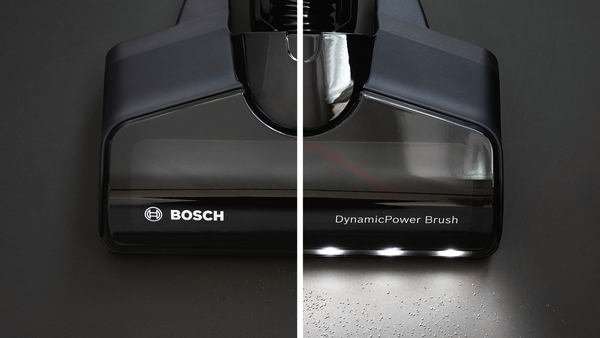 Bosch logosunu ve ışıkları açık DynamicPower Fırçasını gösteren bir elektrikli süpürge başlığının bölünmüş görüntüsü.
