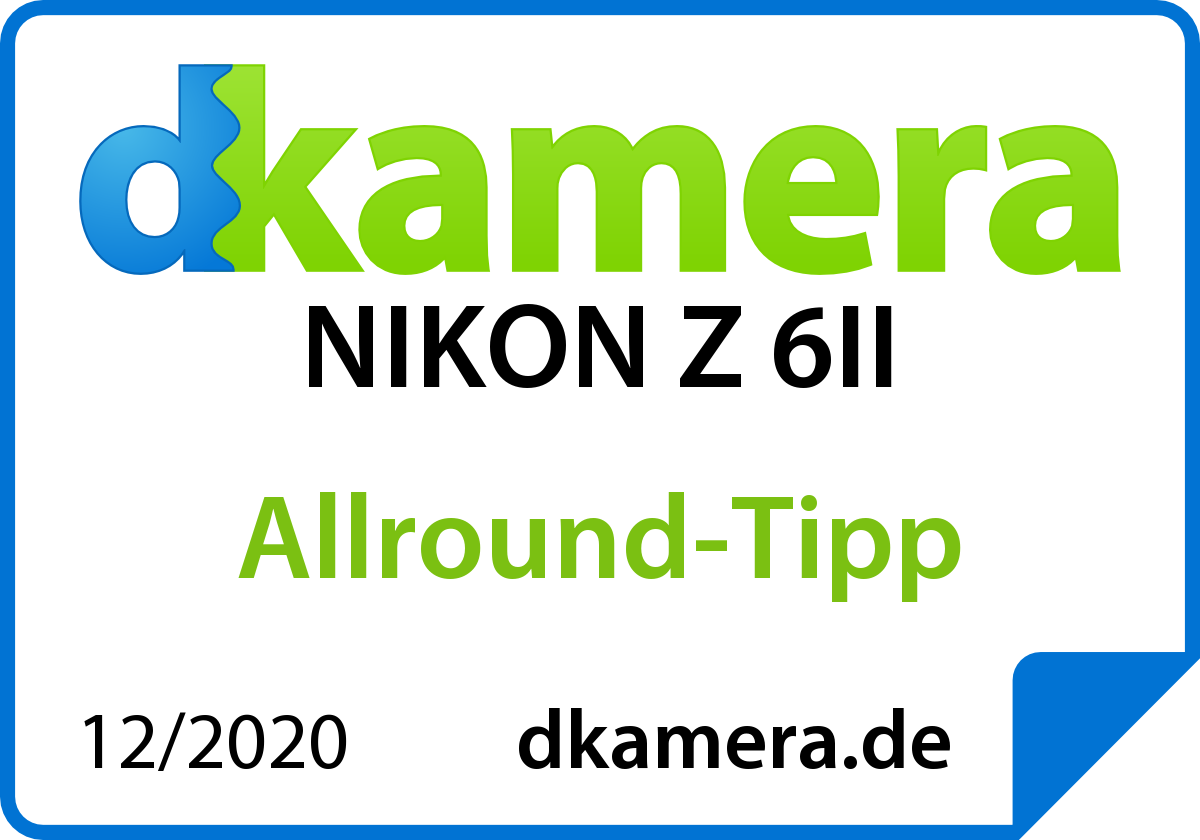 Badge d'évaluation de produit bleu et blanc. Contient du texte et le logo Nikon.