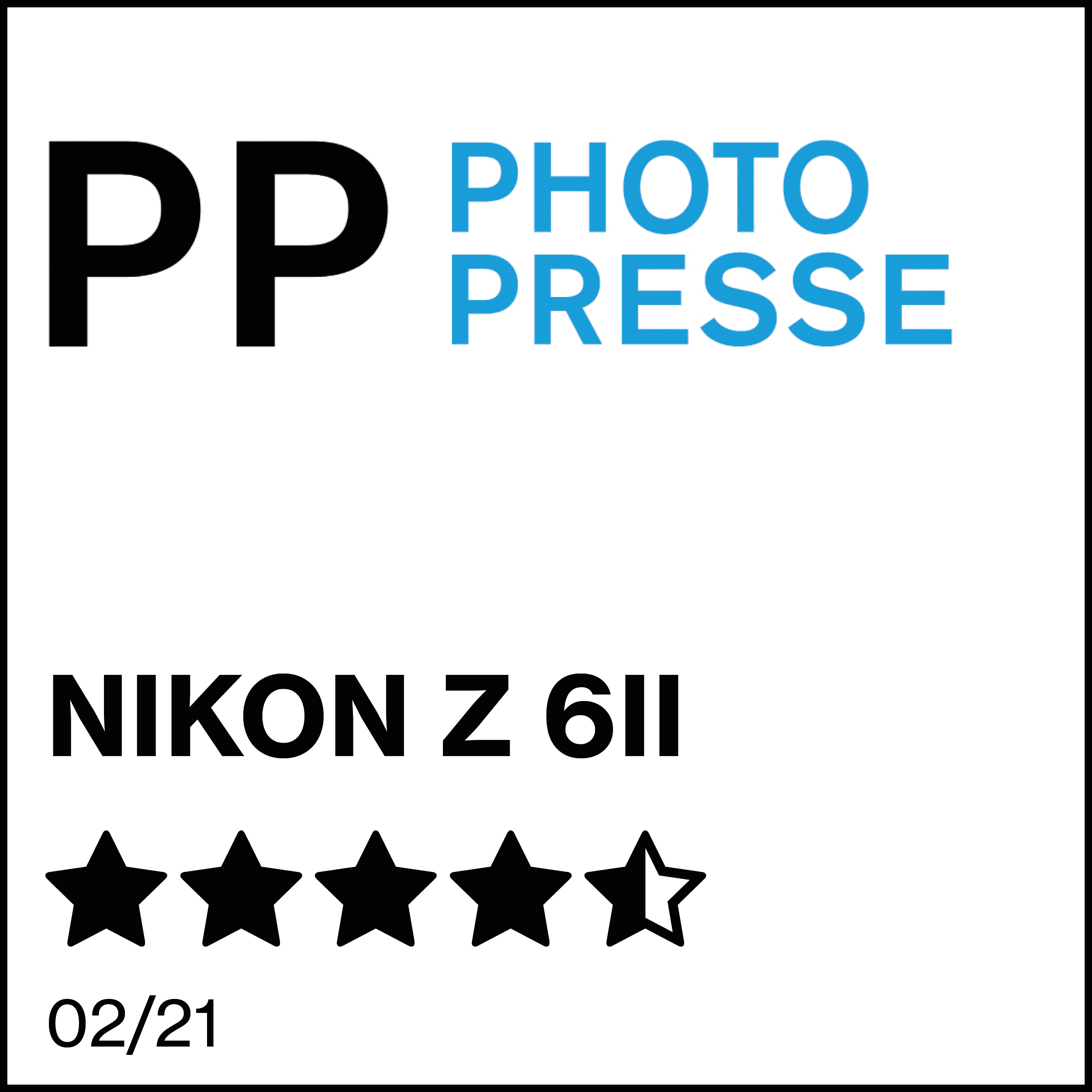 Un carré blanc avec "PP PHOTO PRESSE" et "NIKON Z 6II" imprimés dessus, avec quatre étoiles.