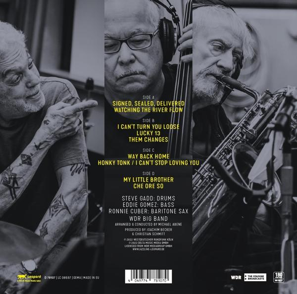 Drei Musiker: Schlagzeug, Bass und Saxophon, in einer Collage.