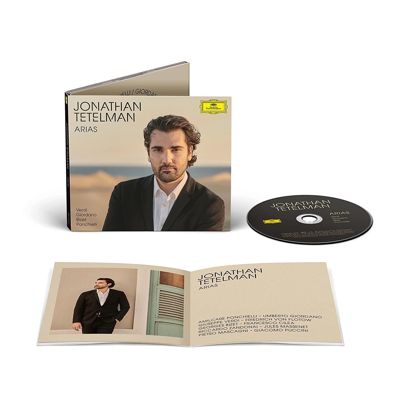 CD und Cover von Jonathan Tetelman: Arien. Mann im Anzug auf dem Cover. CD ist schwarz.