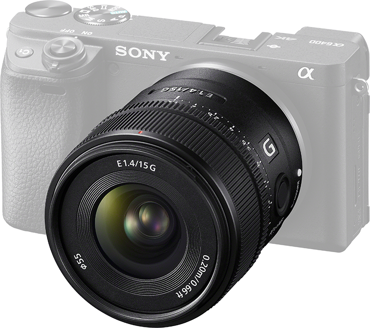 Appareil photo Sony Alpha avec un objectif noir marqué E1.4/15 G.