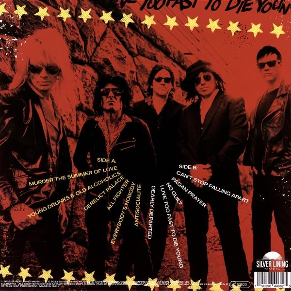 Albumcover mit Bandmitgliedern, Songtiteln und einem rot-gelben Farbschema.