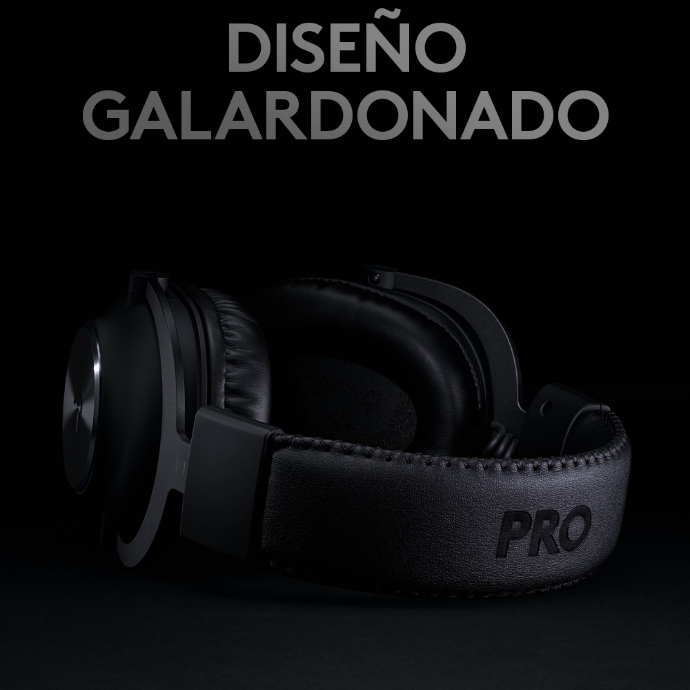 Auriculares negros con texto PRO, sobre una superficie oscura, con texto 'DISEÑO GALARDONADO'.