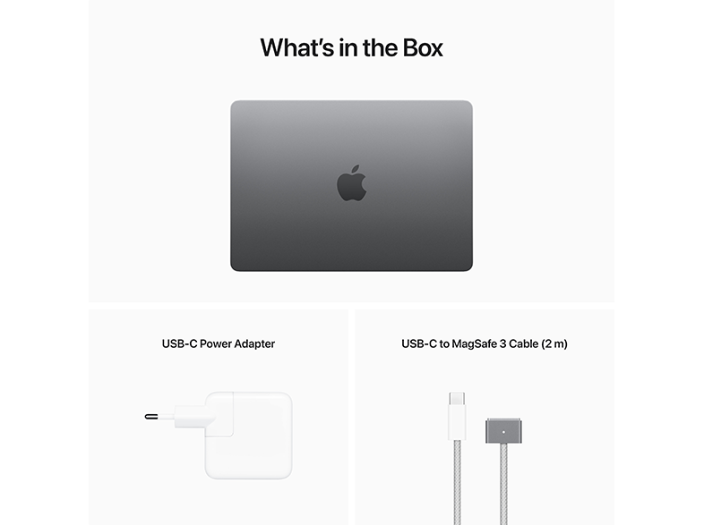 Egy laptop, egy hálózati adapter és egy töltőkábel fehér háttéren látható.