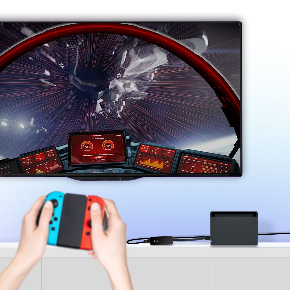 Person hält Switch-Controller, TV zeigt Weltraum-Szene und Spieldaten.