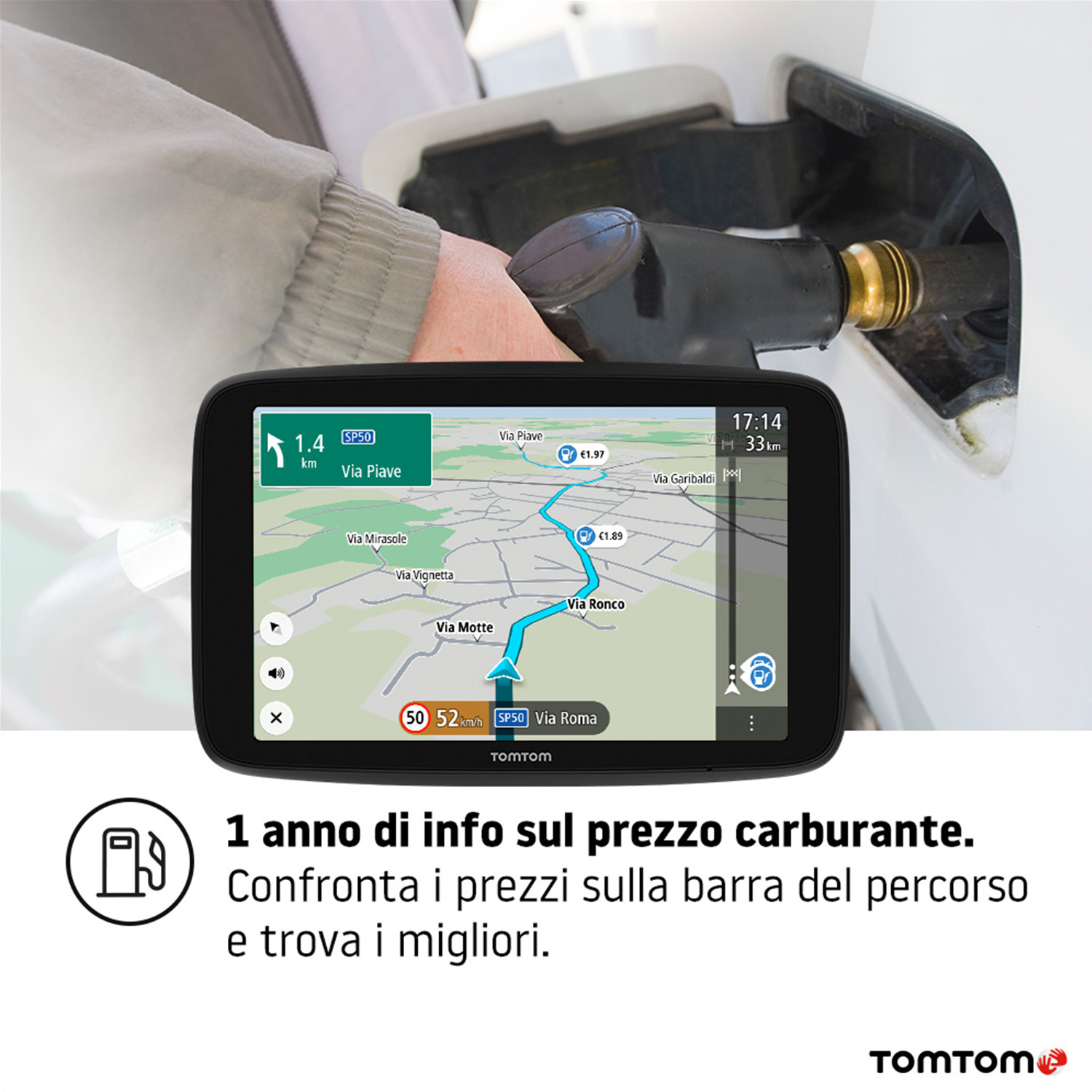 Schermo di un dispositivo GPS che mostra una mappa, con mano che fa benzina.