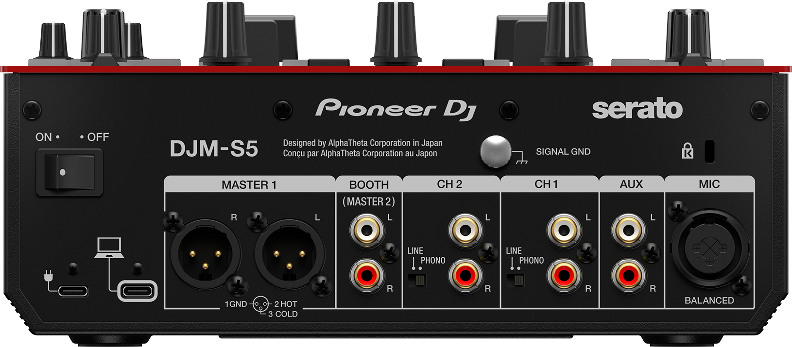 Rückansicht eines schwarzen Pioneer DJ DJM-S5 Mischpults mit verschiedenen Ein-/Ausgangsanschlüssen und Bedienelementen.