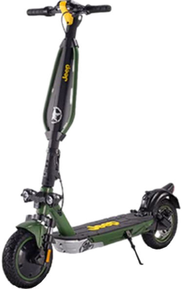 Trottinette électrique Jeep verte et noire. Elle a un logo et des détails jaunes. Le fond est blanc.