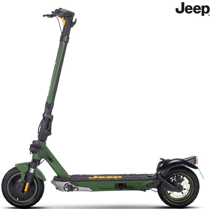 Trottinette électrique Jeep verte, pneus noirs, accents jaunes. Logo Jeep à droite. Fond blanc.