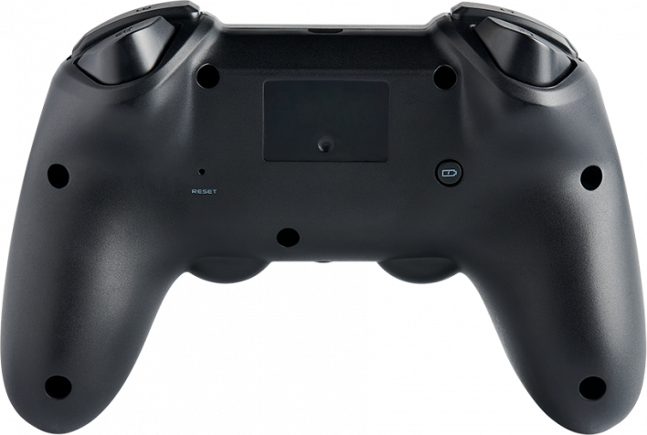 Egy fekete játékvezérlő hátulja. Két ravasz, egy reset gomb és egy akkumulátorjelző található rajta.