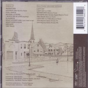 Rückseite einer CD mit Titelliste, Gebäudeillustration und weiteren Informationen.