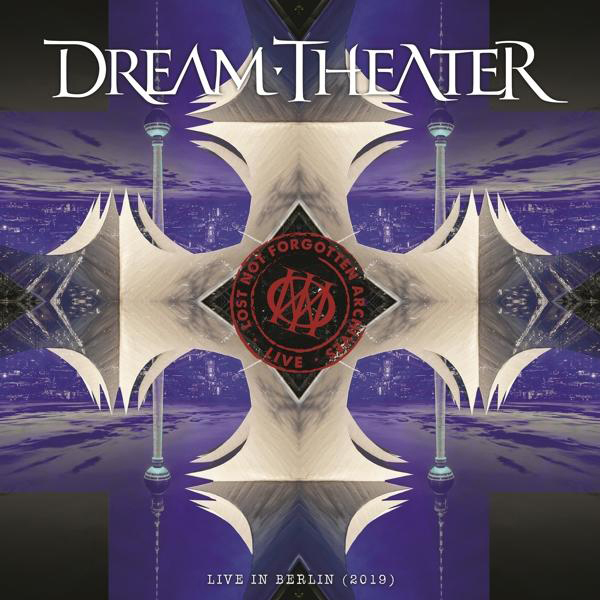 Albumcover: gespiegelte Stadtlandschaft, Dream Theater Logo, 'Lost Not Forgotten Archives', live in Berlin.