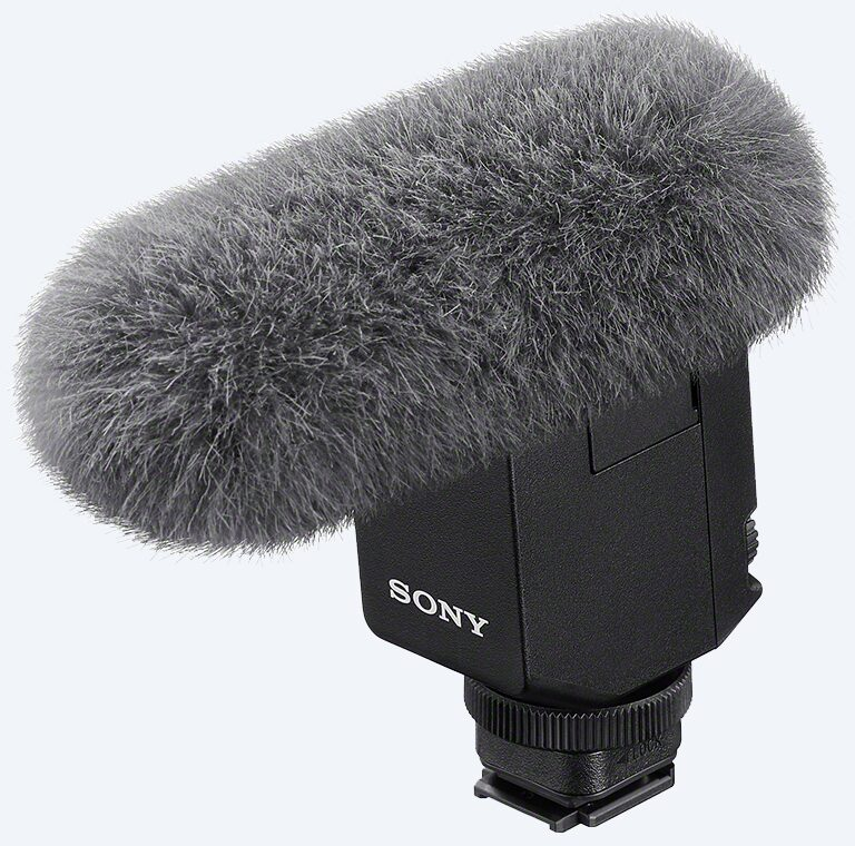 Un microphone canon Sony avec une bonnette anti-vent en fourrure grise, fixé à une base noire. L'étiquette est visible.