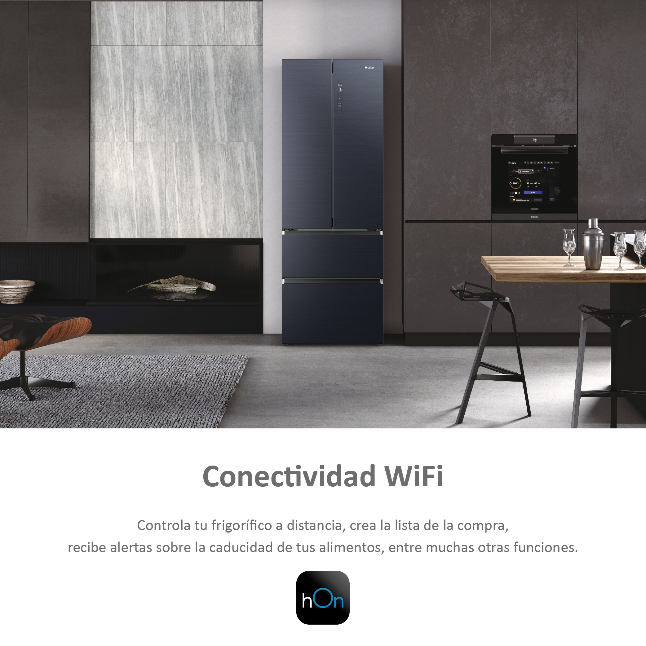 Refrigerador negro moderno con pantalla táctil. Ambiente de cocina oscura. Se destaca la conectividad WiFi.