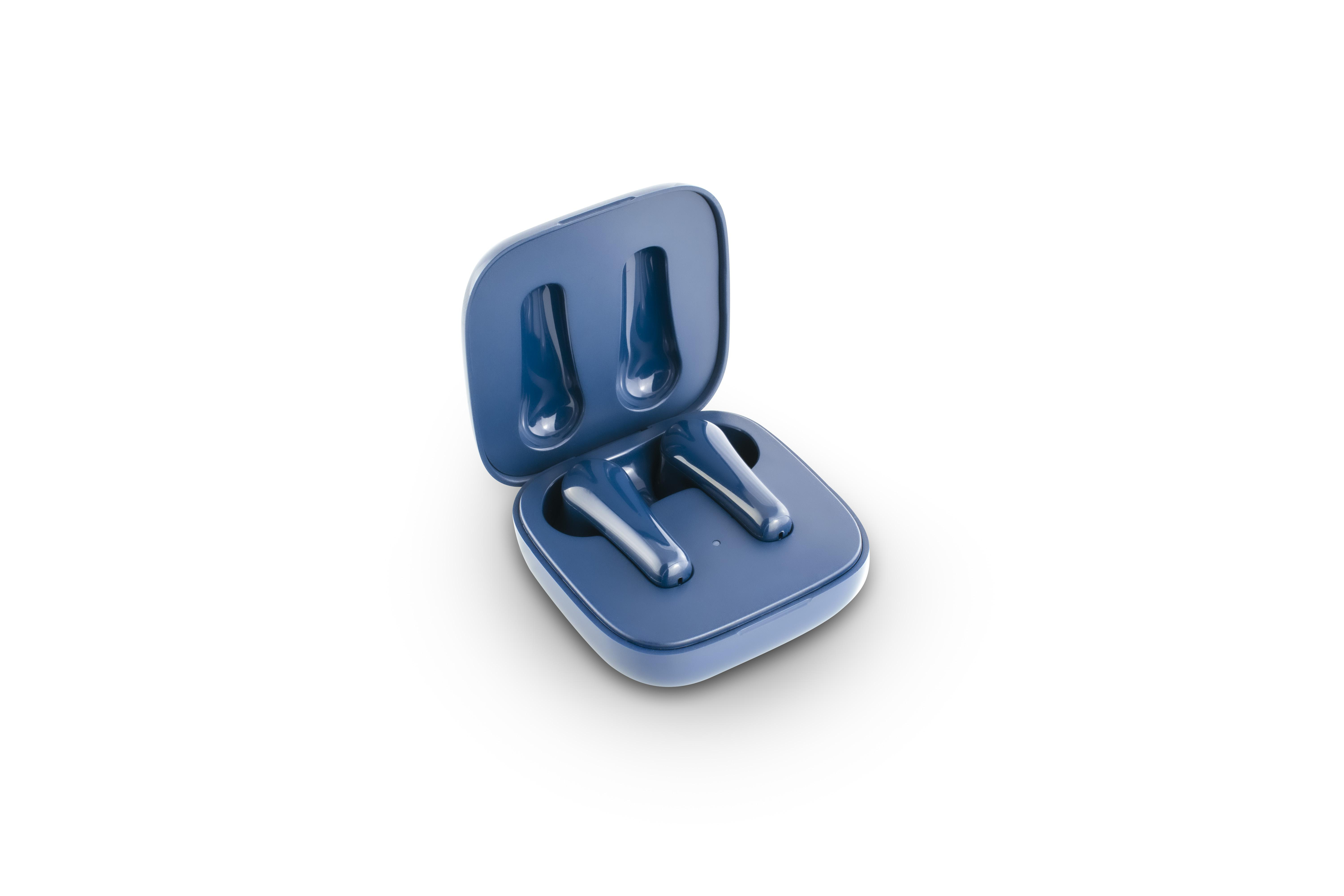 Blaues Ohrhörer-Etui mit zwei blauen Ohrhörern darin, auf einer weißen Oberfläche.
