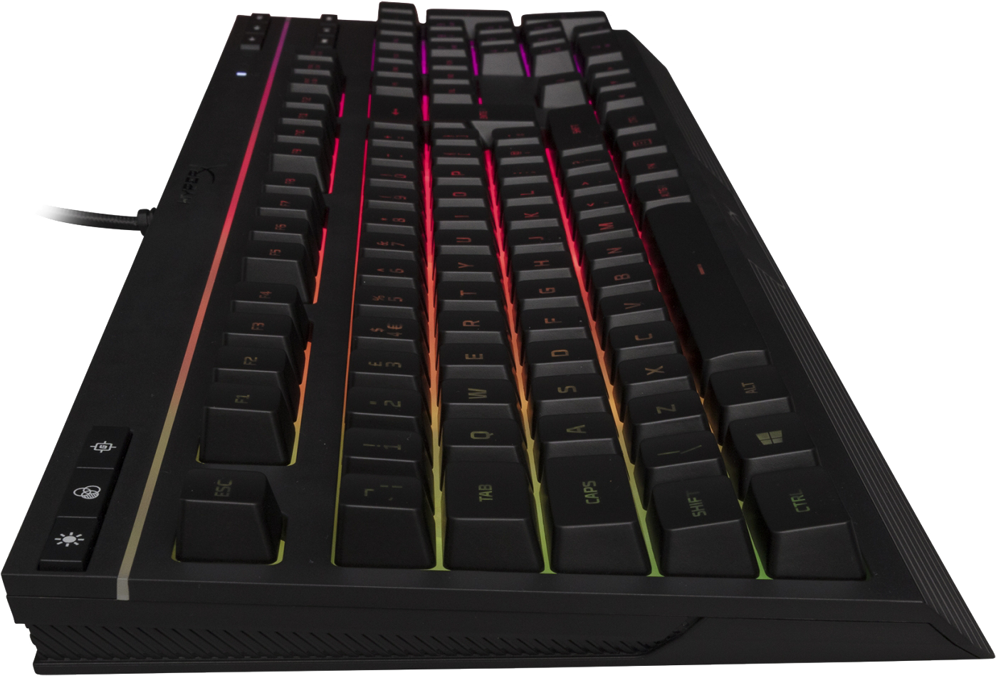 Zwart toetsenbord met RGB-verlichting. Schuine opname. Zwarte achtergrond.