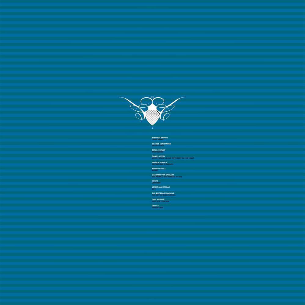Blauer Hintergrund mit weißem Blumendesign und einer Liste von Namen. Minimalistisches Design.