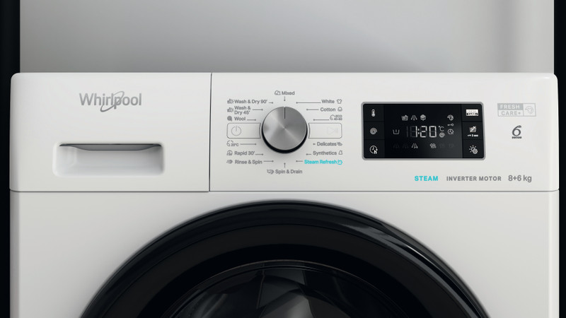 A Whirlpool mosógép vezérlőpaneljének közeli képe. Van rajta egy tárcsa és egy digitális képernyő.