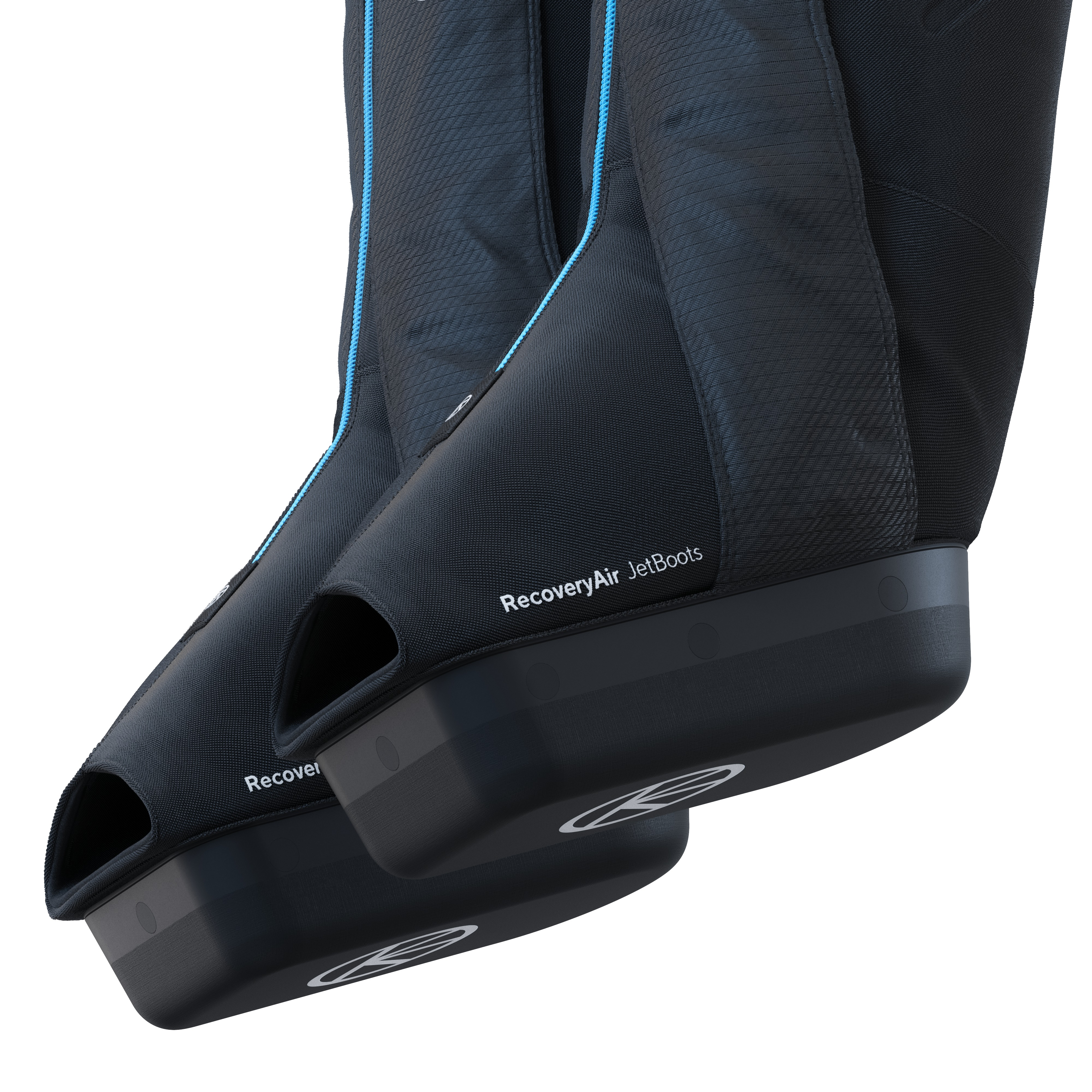 Paar schwarze RecoveryAir JetBoots. Blaue Akzente. Weißer Hintergrund.