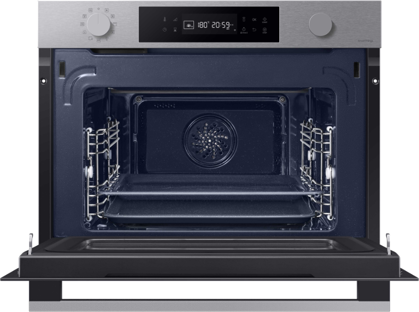 Een open roestvrijstalen oven met blauw interieur. Het toont de temperatuur en tijd op het scherm.