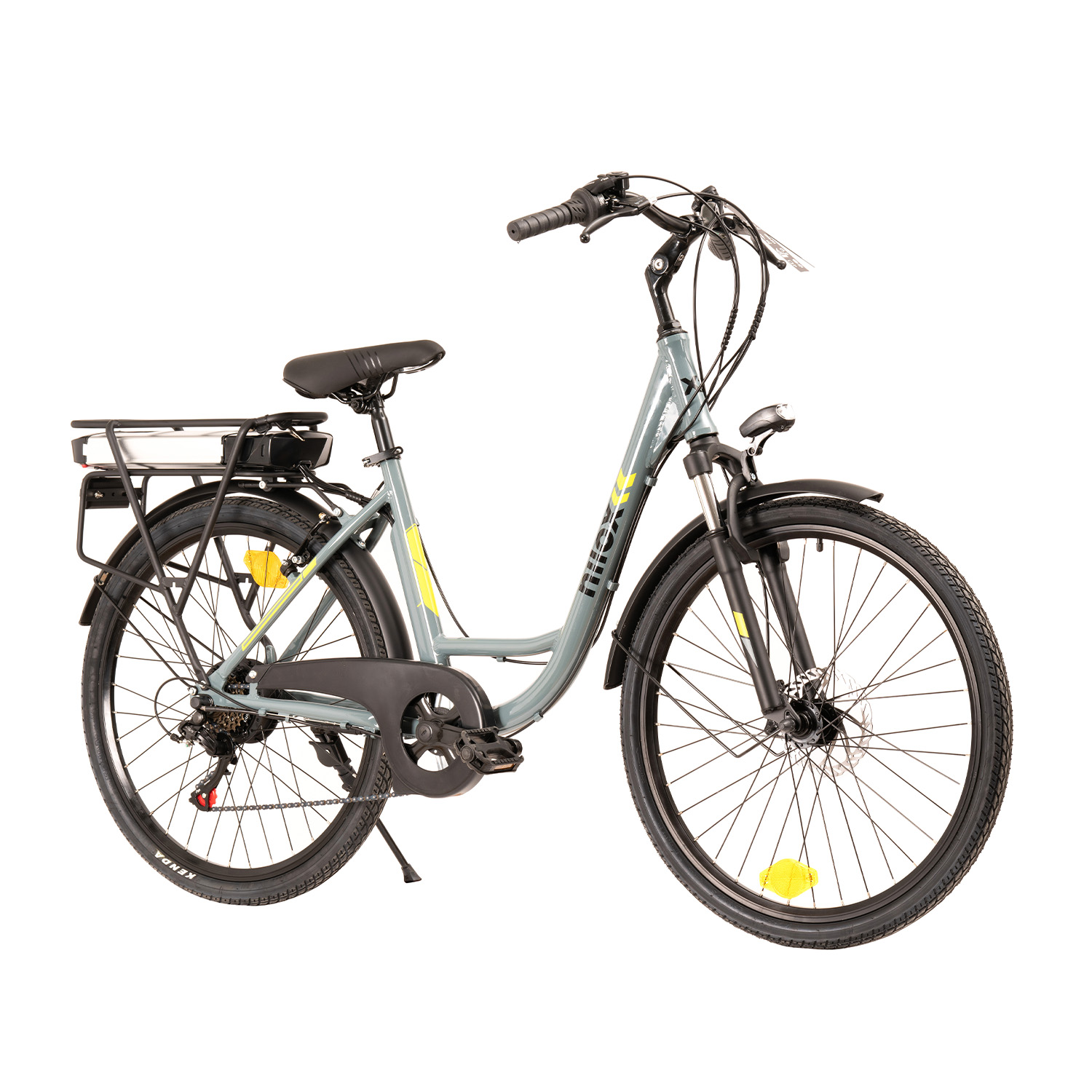 Bicicletta elettrica grigia con pneumatici neri e portapacchi posteriore su sfondo bianco.