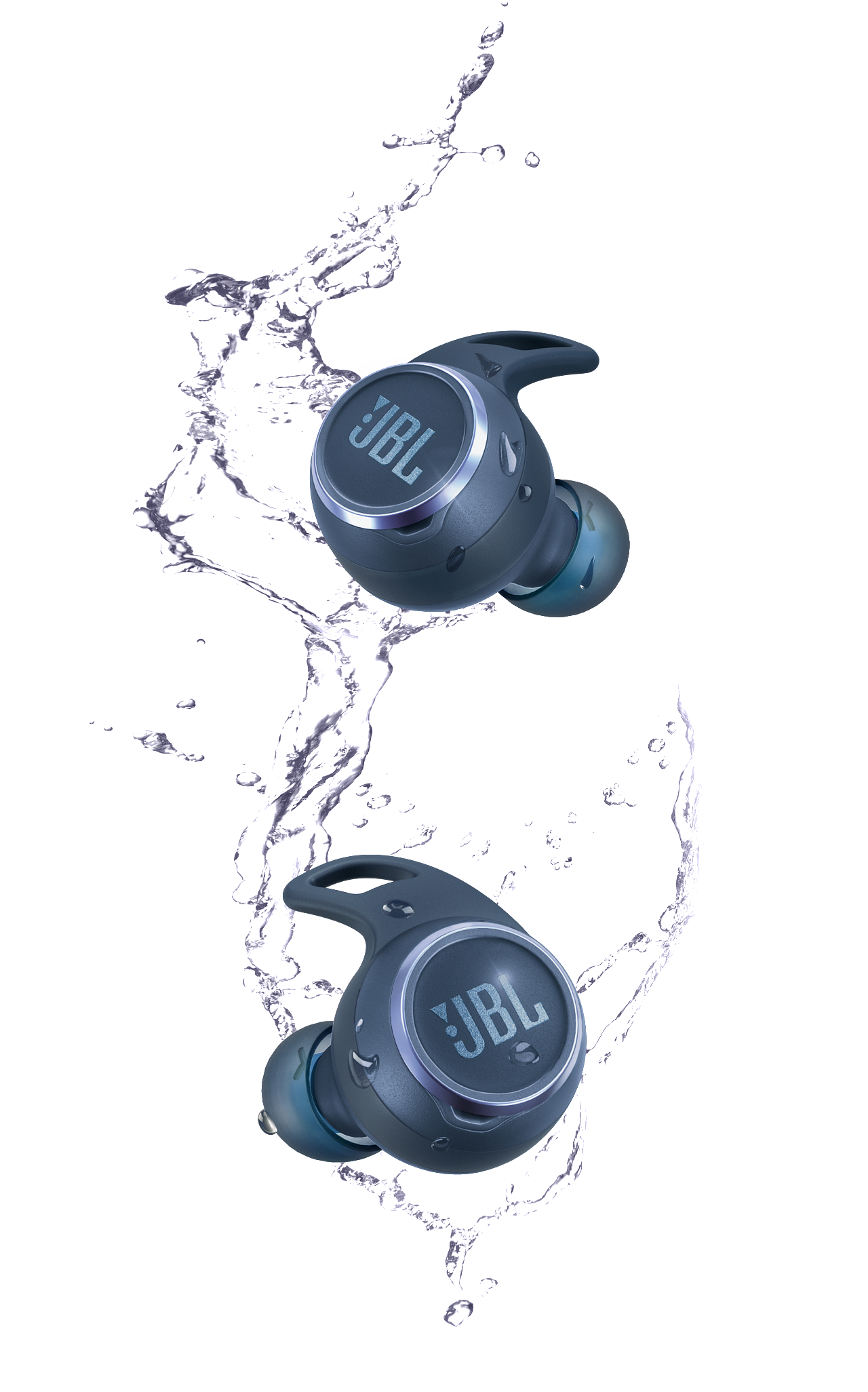 Ohrhörer, umgeben von Wasserspritzern.